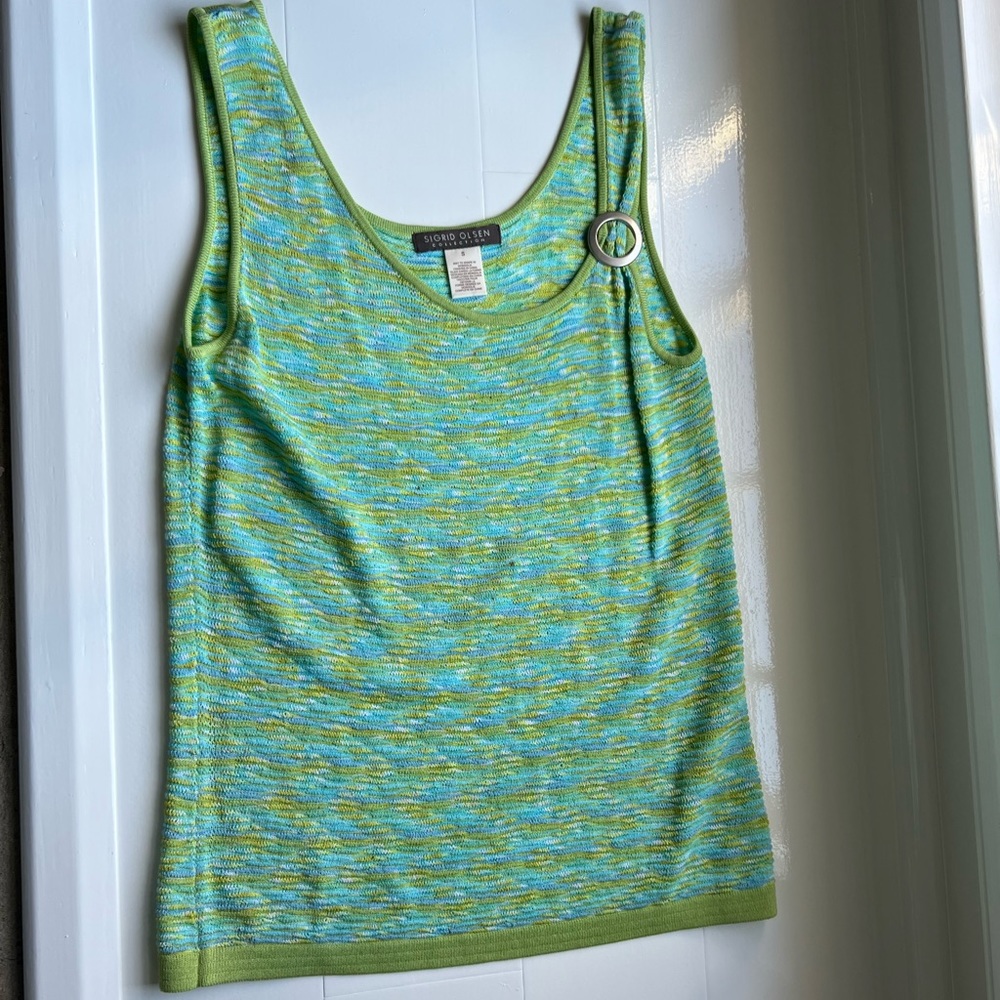 Stretchy knit tank top